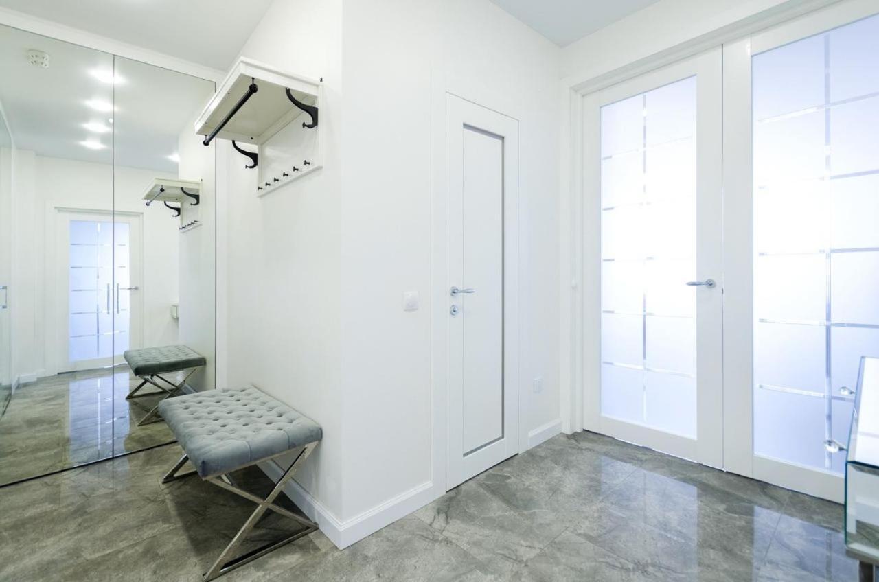 White Victory Apartment *